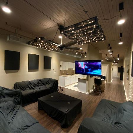 Blackout Themed Residence In The Prime Heart Of Omaha'S Old Market! Омаха Екстериор снимка