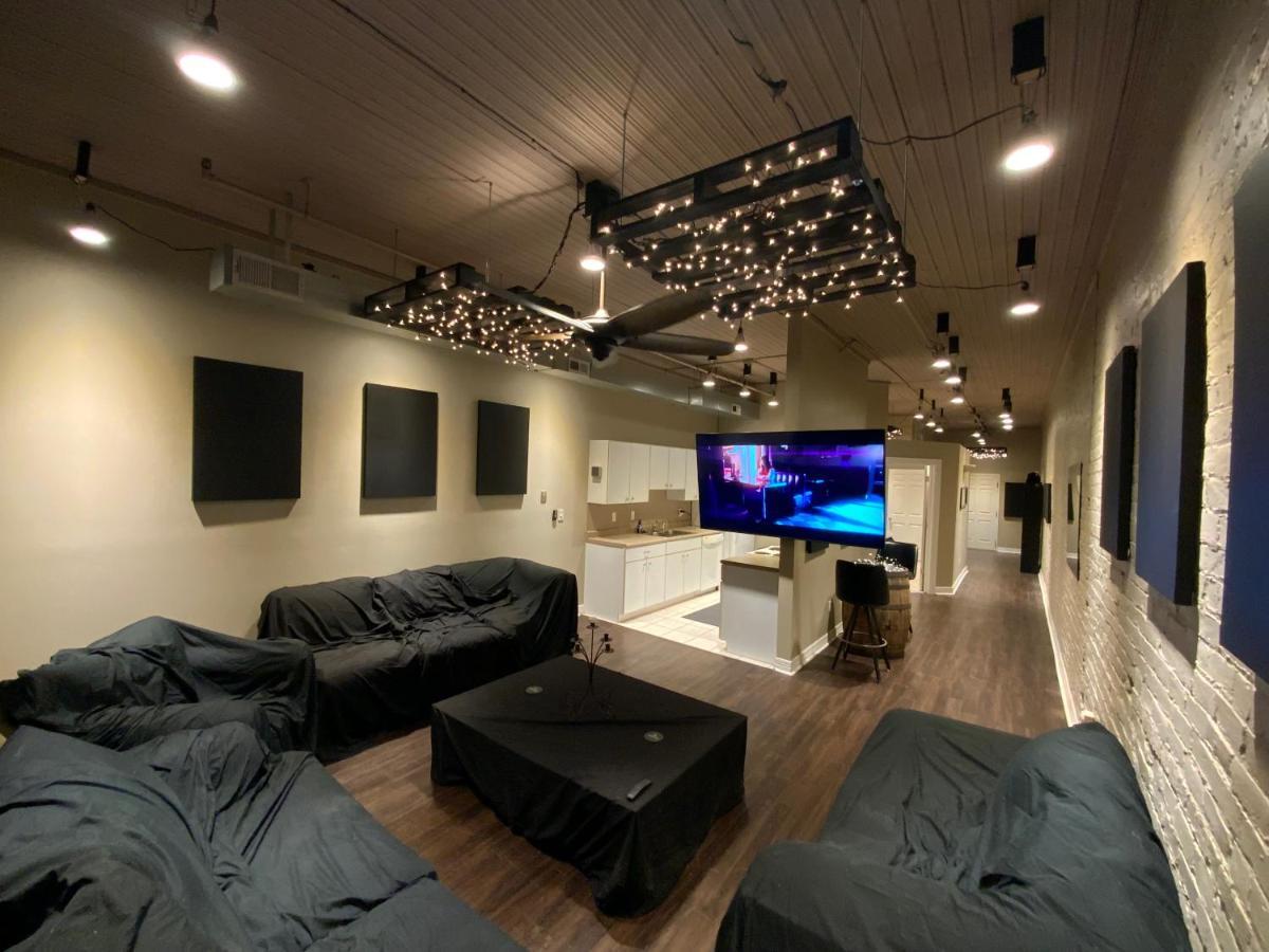 Blackout Themed Residence In The Prime Heart Of Omaha'S Old Market! Омаха Екстериор снимка