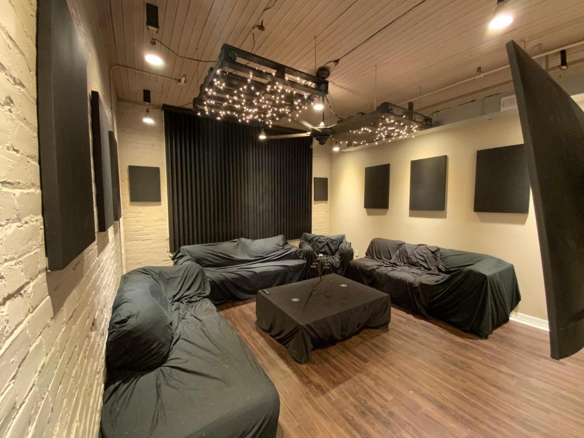 Blackout Themed Residence In The Prime Heart Of Omaha'S Old Market! Омаха Екстериор снимка