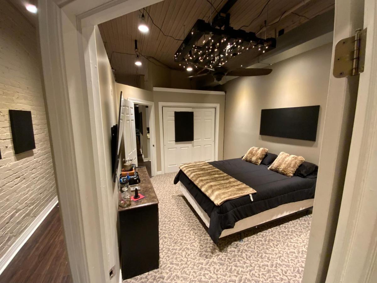 Blackout Themed Residence In The Prime Heart Of Omaha'S Old Market! Омаха Екстериор снимка